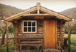 Step by step construction of a log cabin